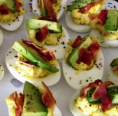 Gevulde avocado eieren